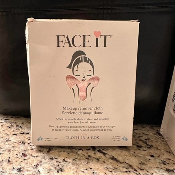 3 Bundle-Makeup remover cloth-Cake butter cream 7oz-Lamfun Shoe deodorizer spray - Picture 2 of 8